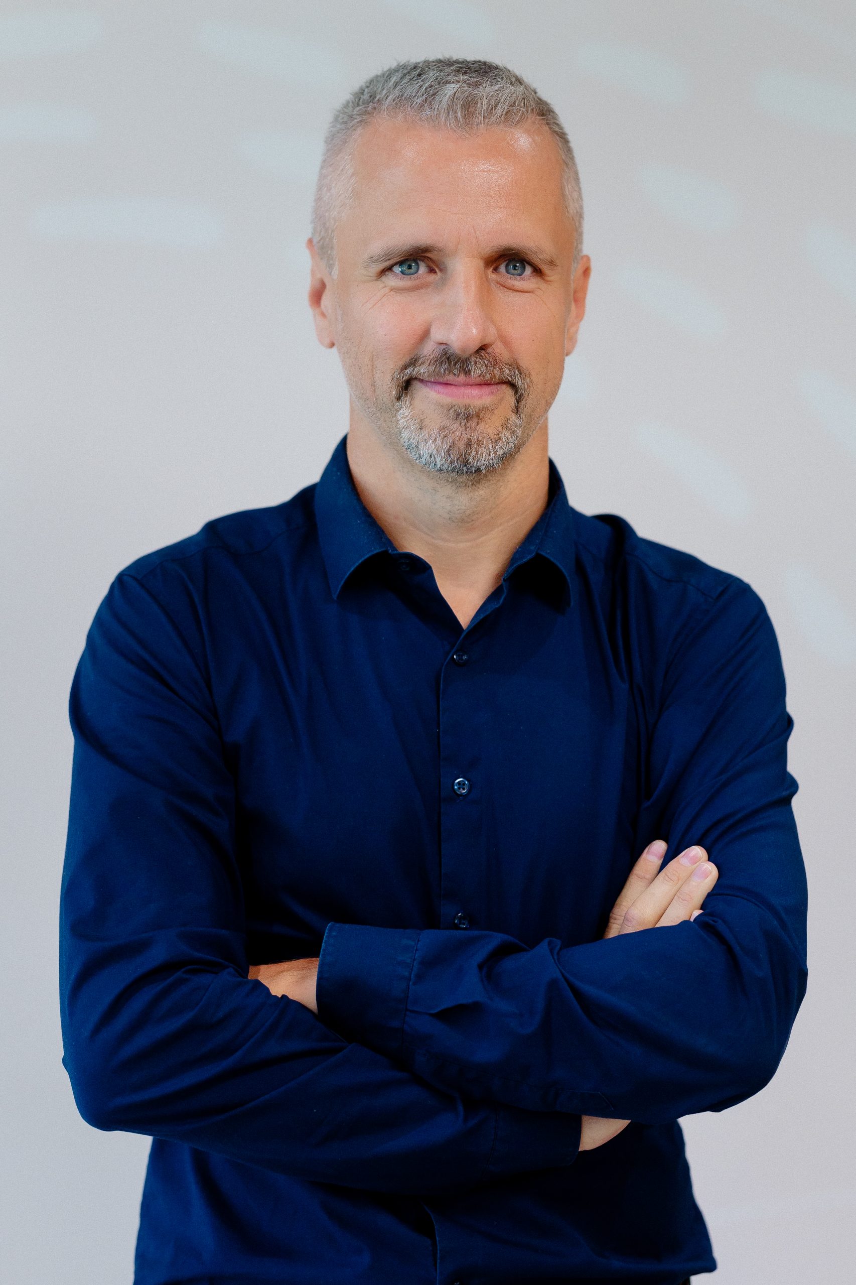 Portrait of Attila Megyeri, co-founder of KvantPhone
